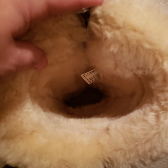 UGG Plumdale Charm Boots - like new - Picture 5 of 8
